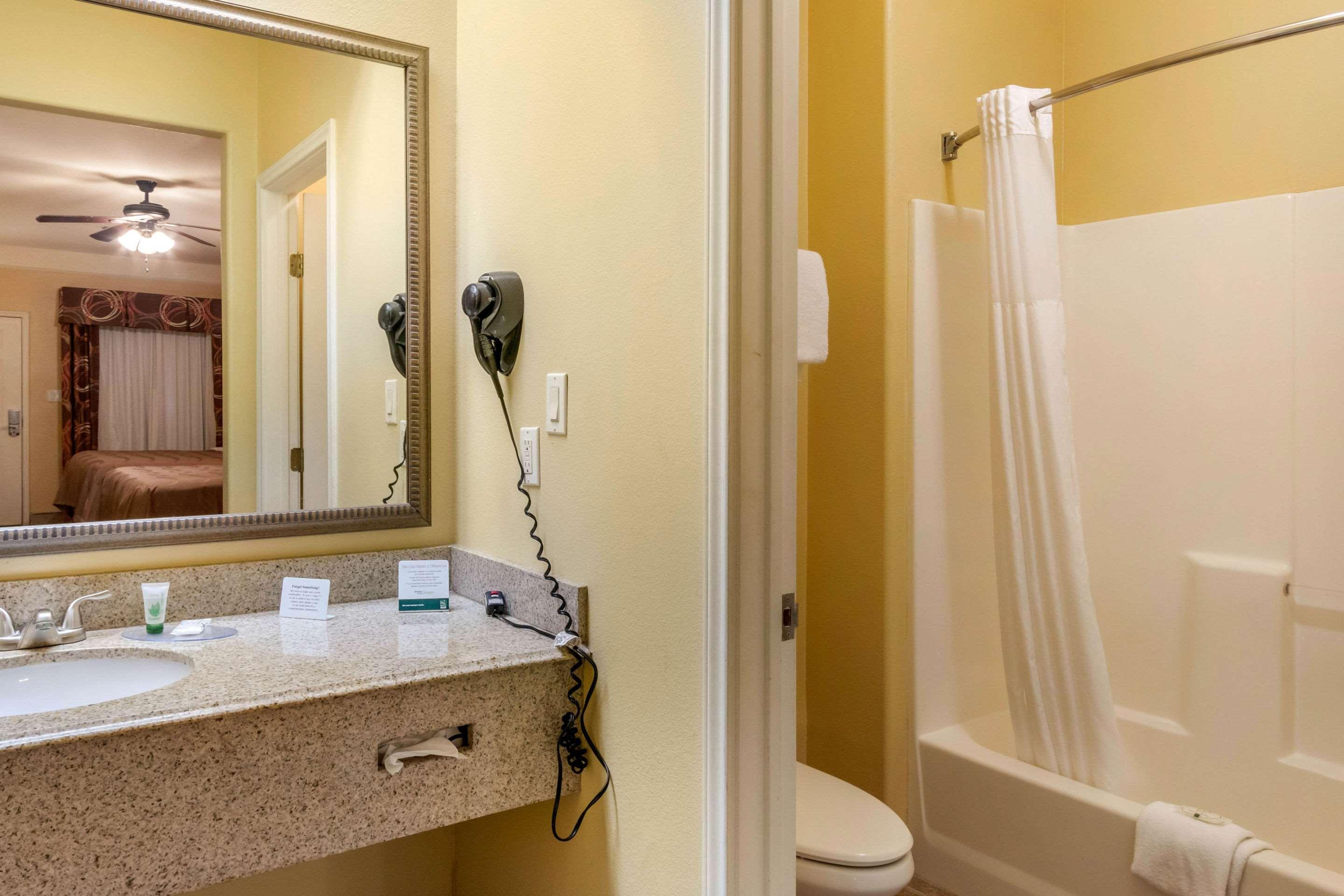 Quality & At The Outlets Mercedes-weslaco 3* Mercedes