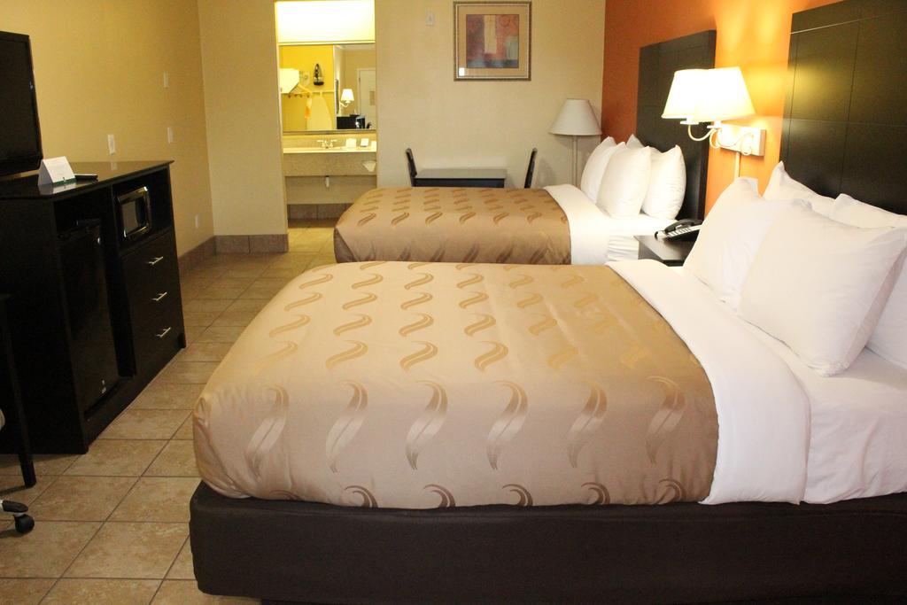 Quality & At The Outlets Mercedes-weslaco Hotel 3*