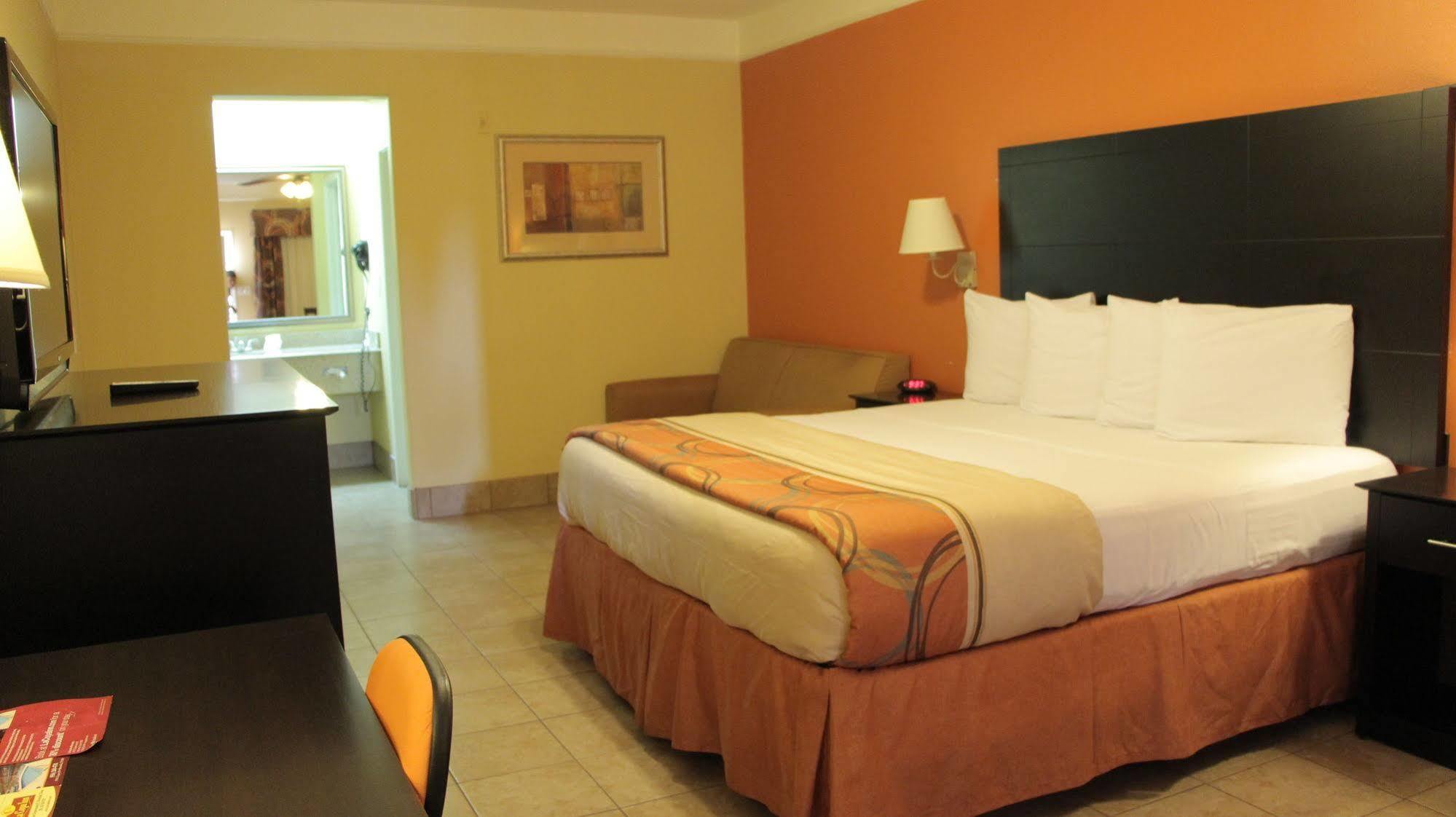 Quality & At The Outlets Mercedes-weslaco 3* Mercedes