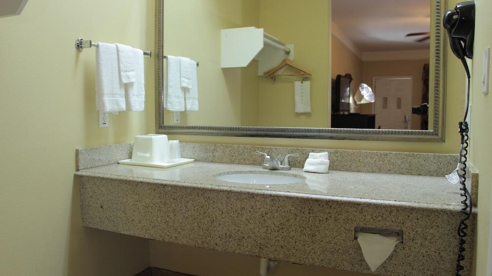 Quality & At The Outlets Mercedes-weslaco