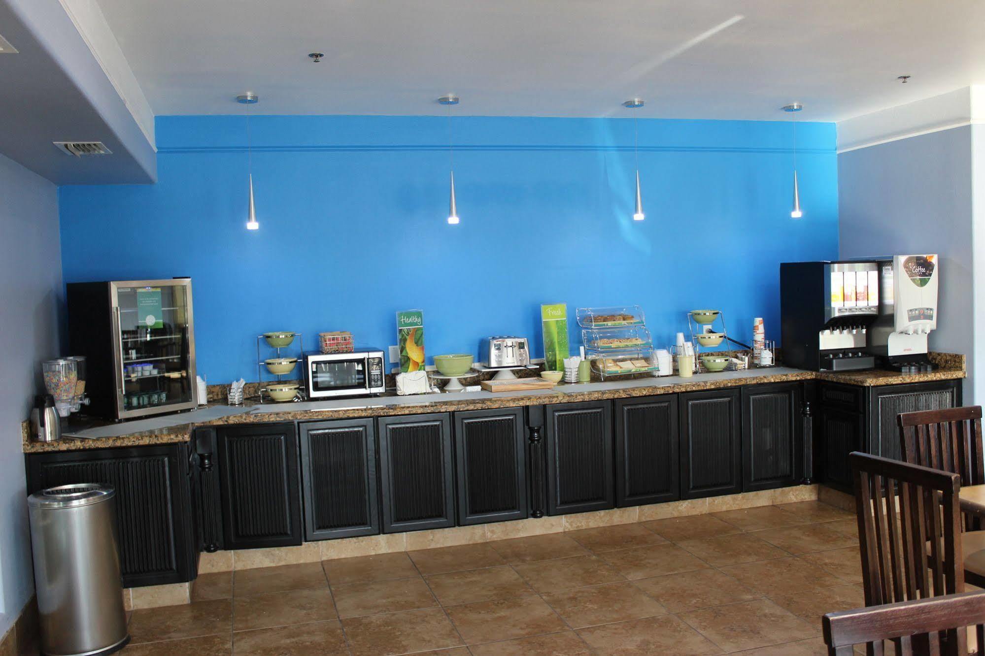 Quality & At The Outlets Mercedes-weslaco Hotel